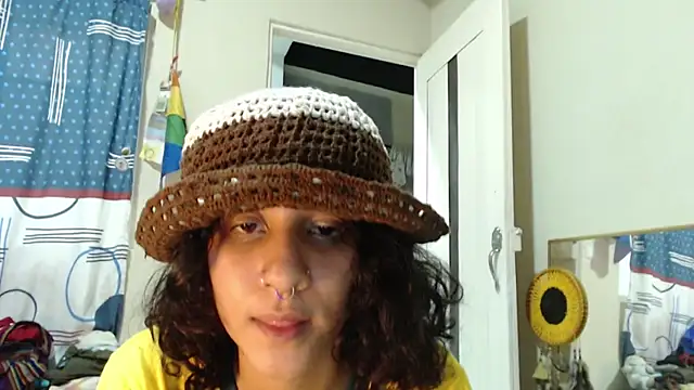 AlinaWoolf_ webcam