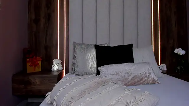 LucySalvatore_ webcam