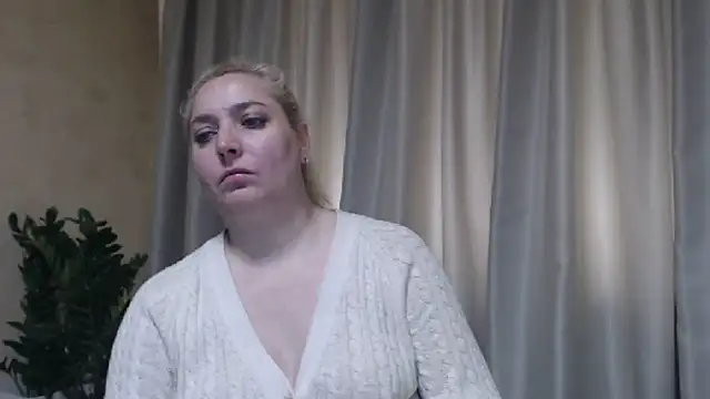 sweetpussy13 webcam
