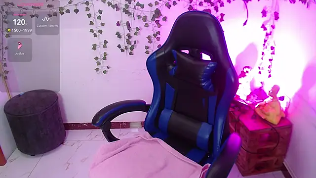 mia_bloom2 webcam