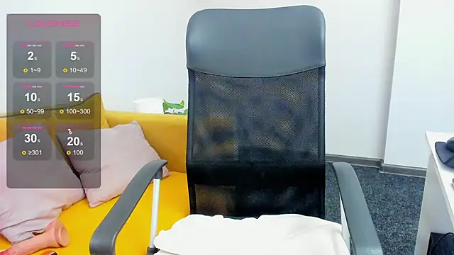 MilanCheek webcam