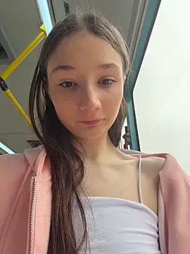 hiding-mila live sex cam