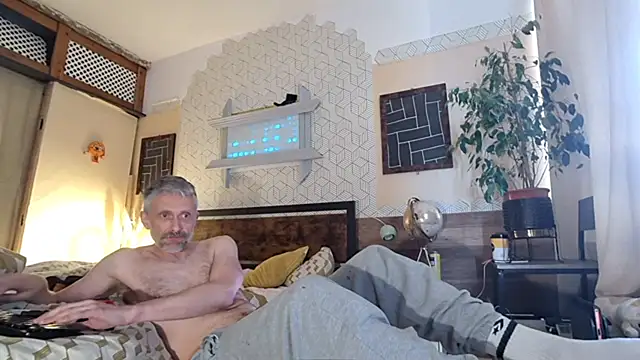 your-new-hoT-uncle webcam