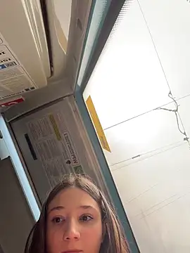 hiding-mila live sex cam