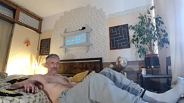 your-new-hoT-uncle webcam
