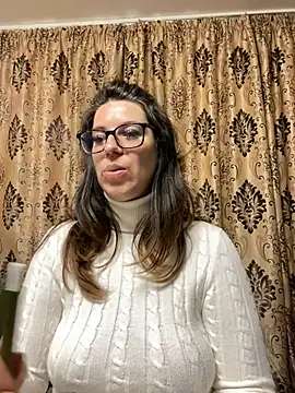 NadiraNoor webcam