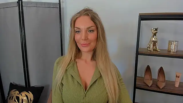 AulloraHoney webcam