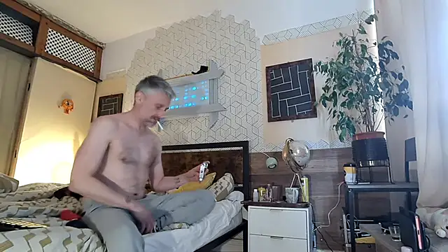 your-new-hoT-uncle webcam