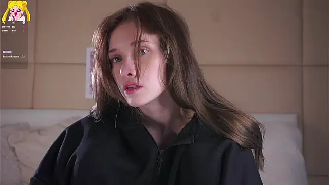 edlinhargus (F teen) - woke up wet pussy Mia