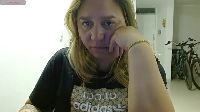 LauraReeves webcam