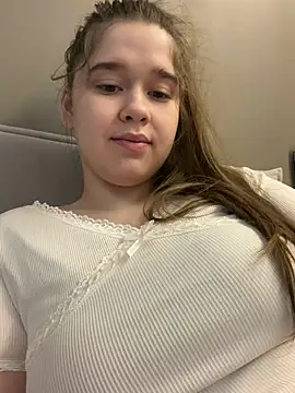 HornyGirlH live show