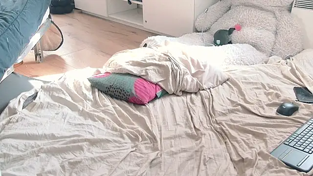 CeriseLapine webcam