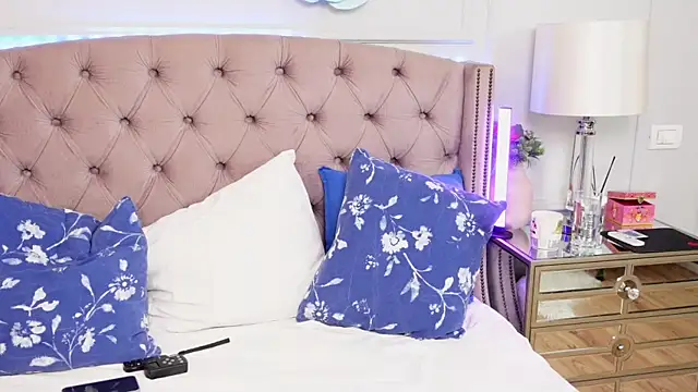 JenniferLovve webcam
