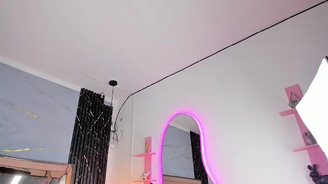 Miia_Deluxe webcam