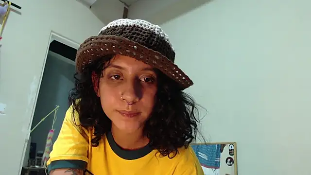 AlinaWoolf_ webcam