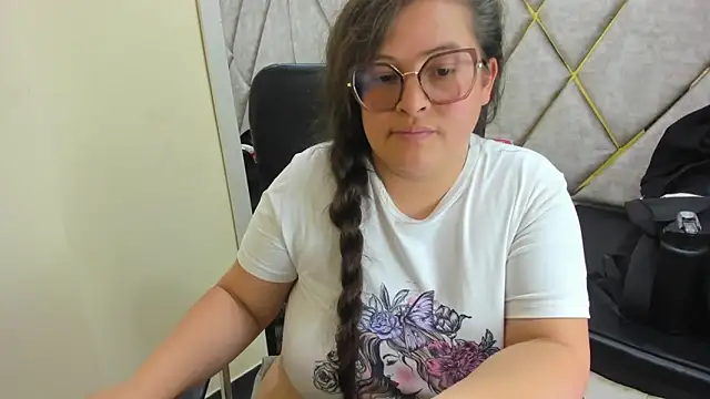 Watch Sarah_Boobs_ live on EroticFlix - High definition streams