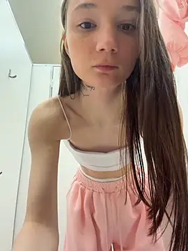 hiding-mila's live cam