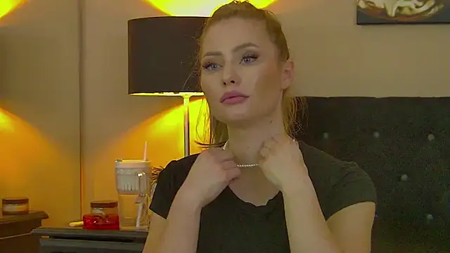 MisshaNight webcam