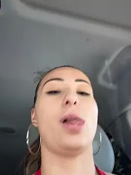 Wonder_Kari webcam