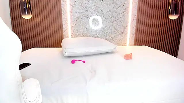 melanie_dusk webcam