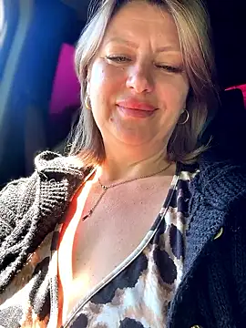 Milena-MilfaXXX live sex cam