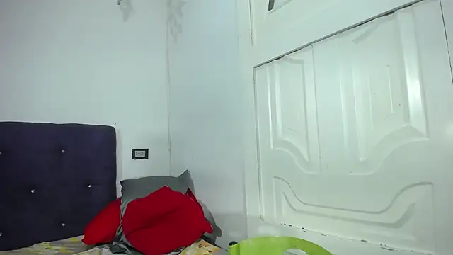 Squirter_pussybomb webcam