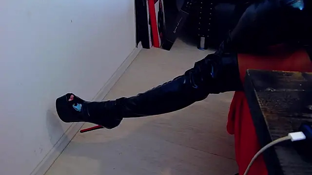 DommeBellatrix webcam