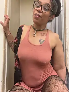 Desirae_Luciano