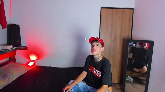 Darwinstark_ live sex cam