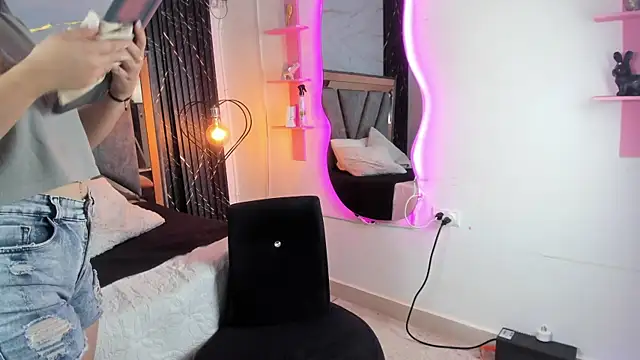 Miia_Deluxe webcam