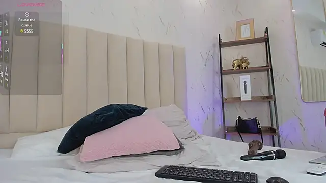 LilithHarperr_ webcam