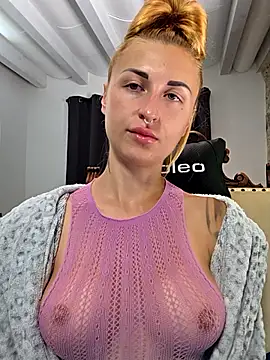 kylie_blck (Ask my age) - PussySlap with whip+1Pic