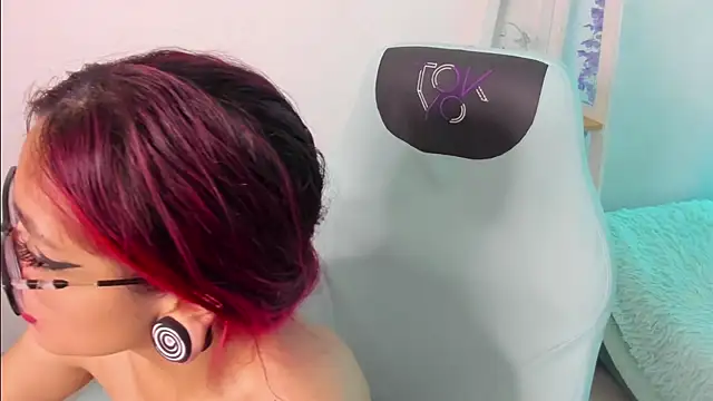 Sara_Red_X webcam