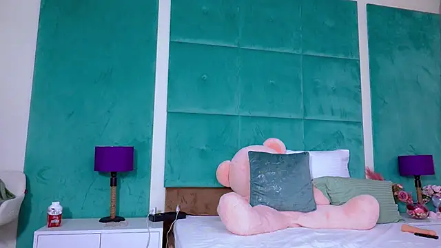 LucyLextonX webcam