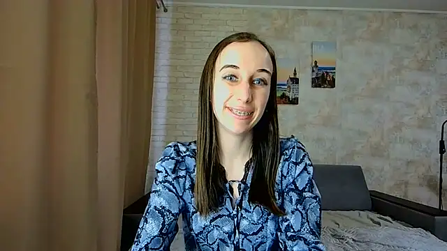Anika_bloom webcam