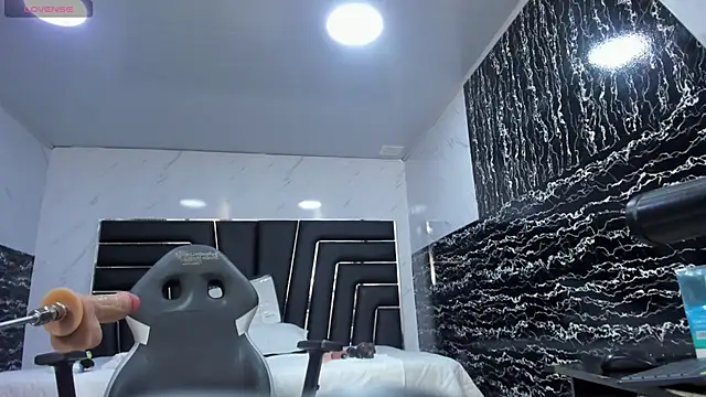 Ladyy_Scarlett webcam