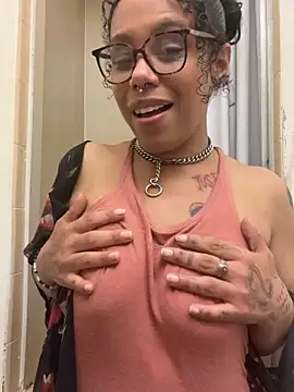 Desirae_Luciano