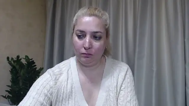 sweetpussy13 webcam