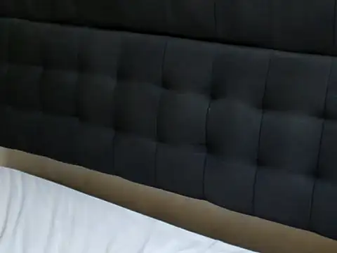 PetitePrettyBae webcam