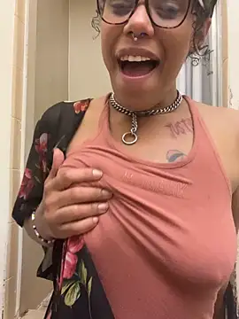 Desirae_Luciano webcam