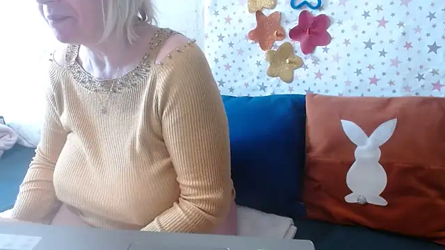QueenLana webcam