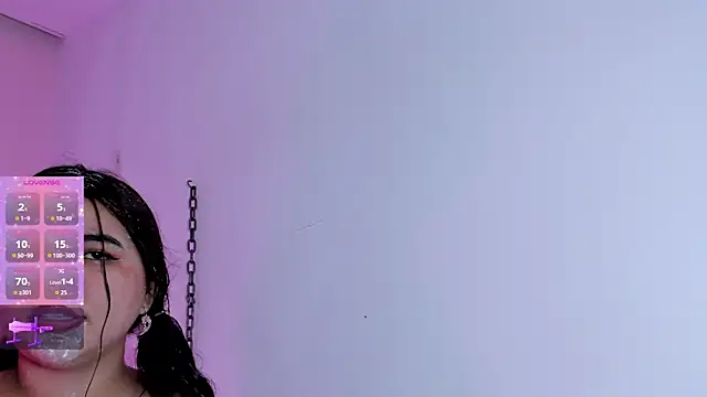 klhoe_boobs