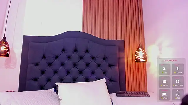 Maya_curvy webcam