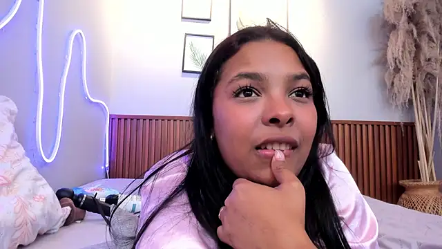 miaroggerss - MIAROGGERSS's free webcam - UK Sex Cams