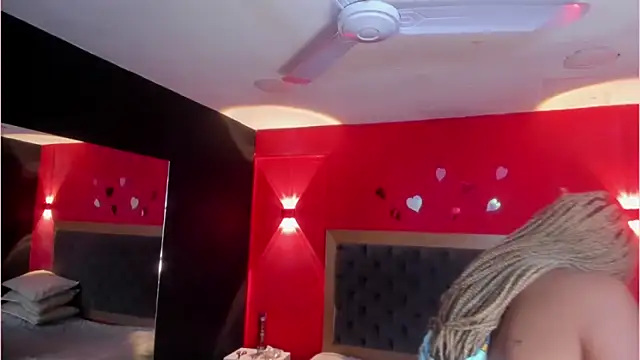 YayaHilton webcam