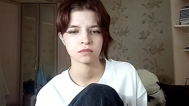 LowkeyIndigo webcam