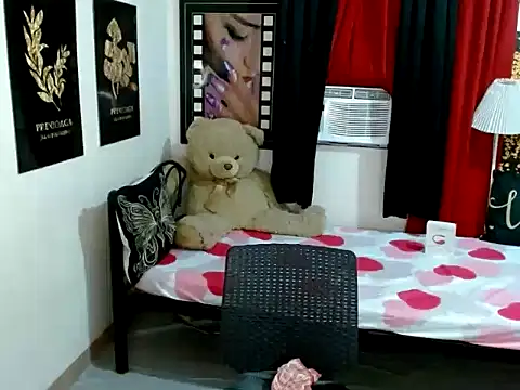 UrhotGoddess webcam