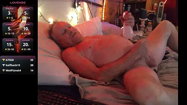 Pussyeat2please webcam