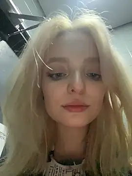 aka_Blonde webcam