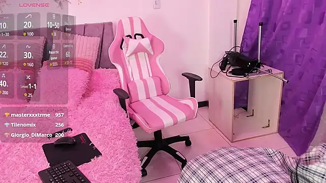 KylieLovee webcam